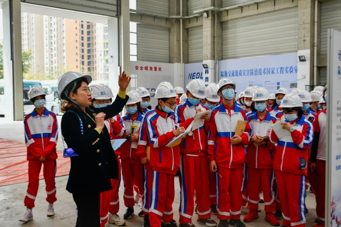 1618741391343046289.jpg 1618741391343046289.jpg